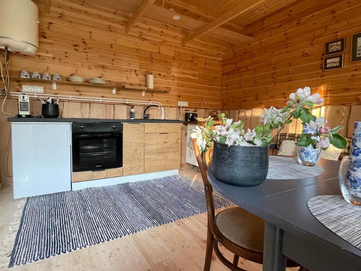 Just Lodges Orissaare Экстерьер фото